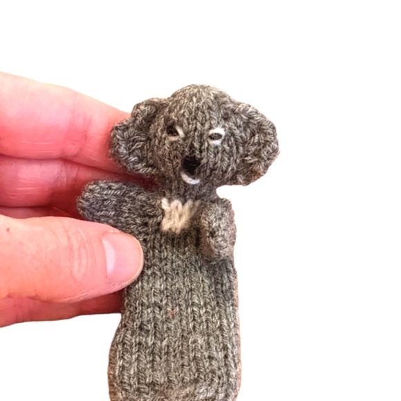 Hand Knitted Vintage wool Koala finger puppet. NWOT Gift!🐨🐨❤️ - Picture 4 of 16